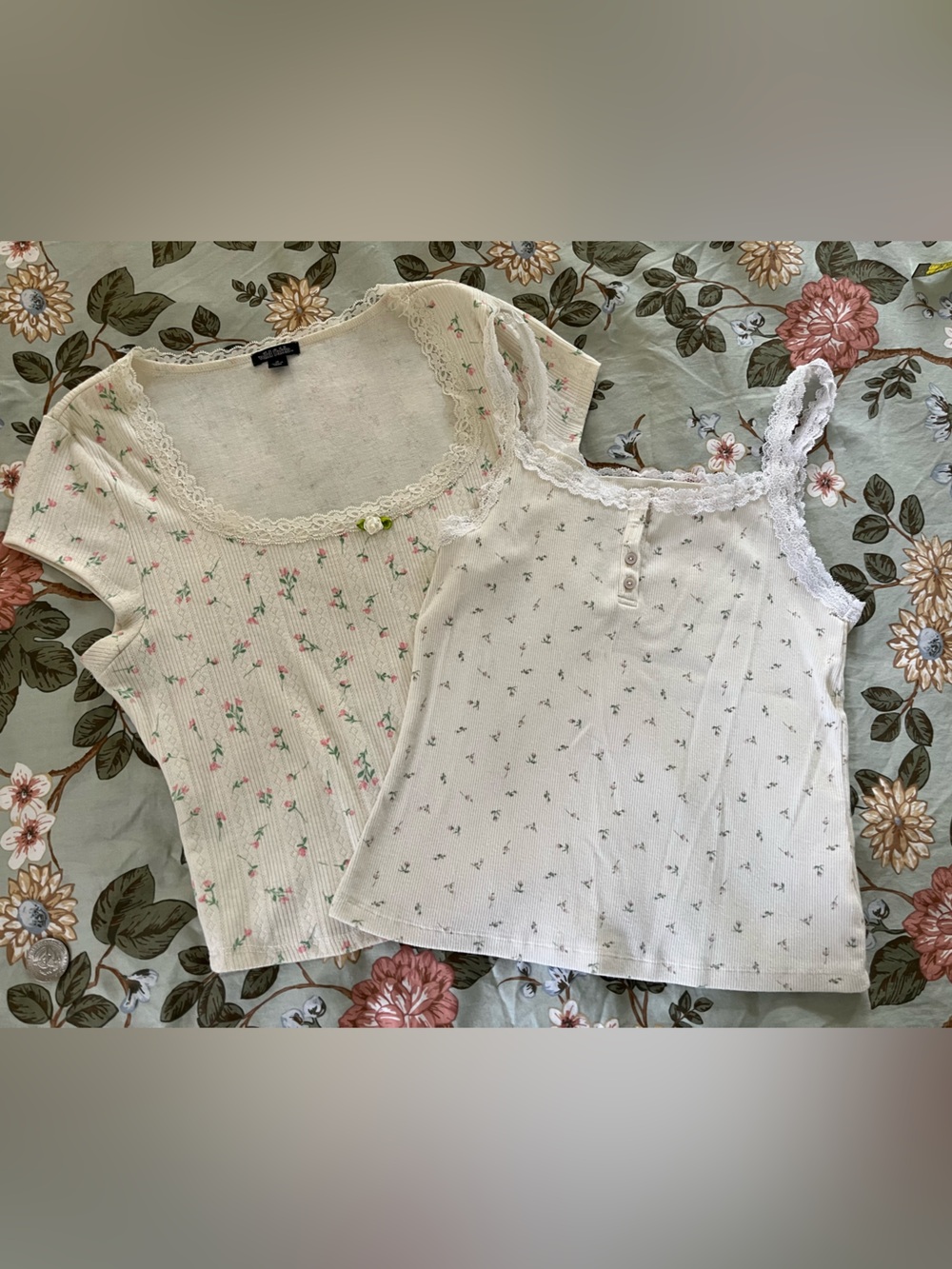 🌟Bundle of 2 Floral and Lace Tops Size Med/Large